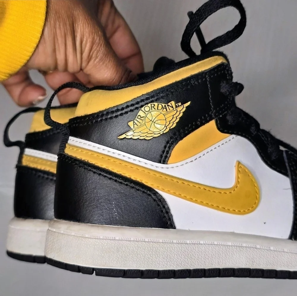 Jordan 1 Mid Pollen Kids Size 12C Black Yellow Leather High Top Sneakers